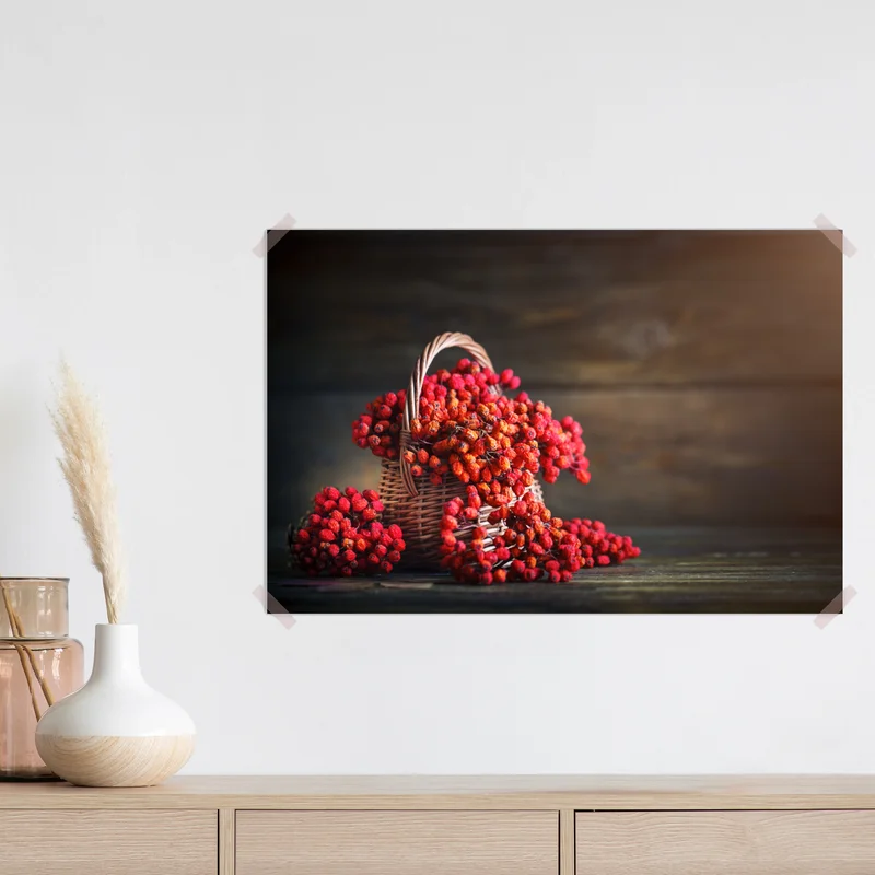 Poster herbstliche vogelbeeren im weidenkorb Poster herbstliche vogelbeeren im weidenkorb
