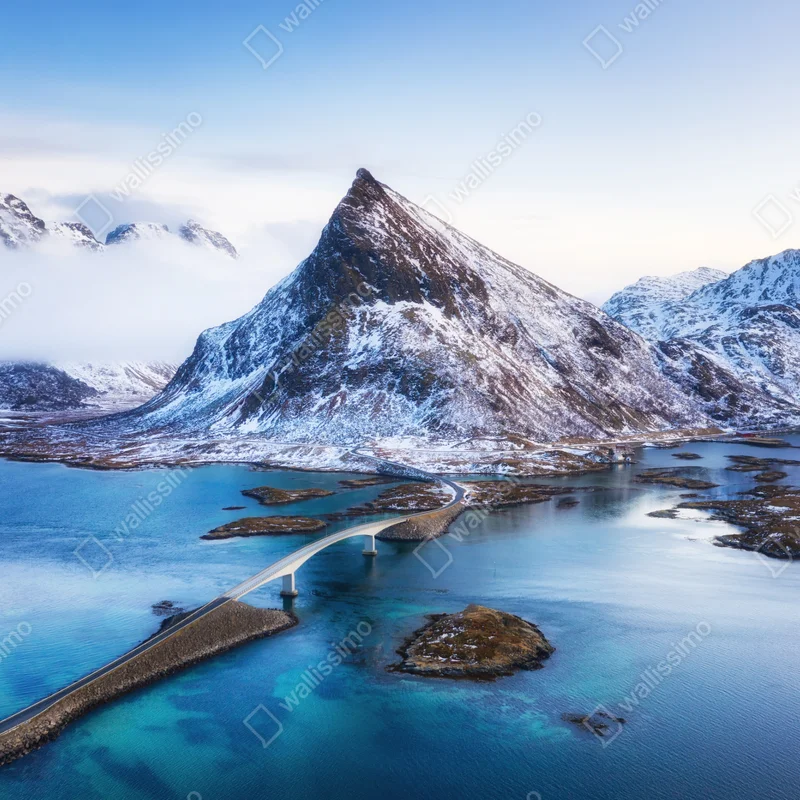 Poster Lofoten brücke und berg aus der luft Poster Lofoten brücke und berg aus der luft