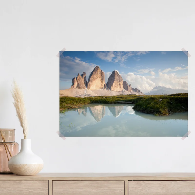 Poster sonnenbeschienene alpengipfel im spiegel des ruhigen sees Poster sonnenbeschienene alpengipfel im spiegel des ruhigen sees