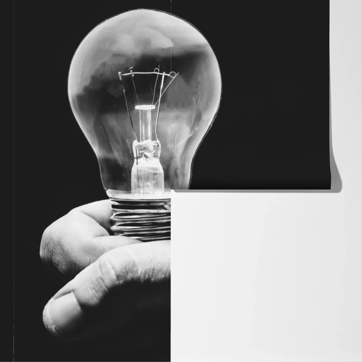 Fototapete monochrome hand hält glühbirne Fototapete monochrome hand hält glühbirne