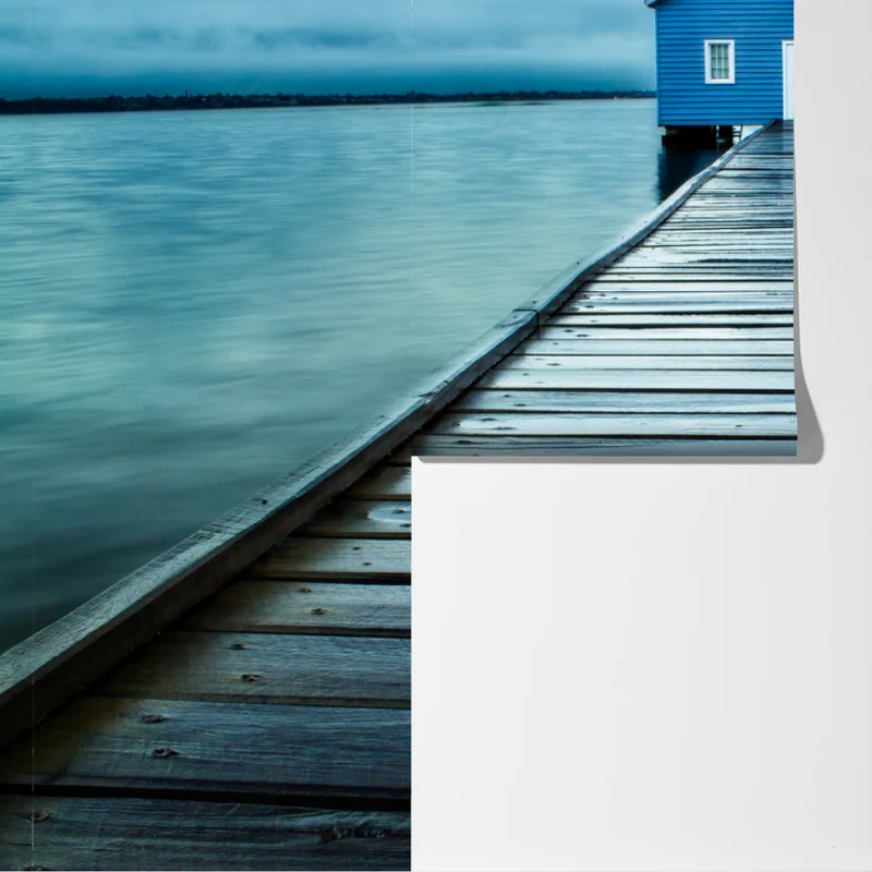 Fototapete blaues bootshaus am ende des stegs Fototapete blaues bootshaus am ende des stegs