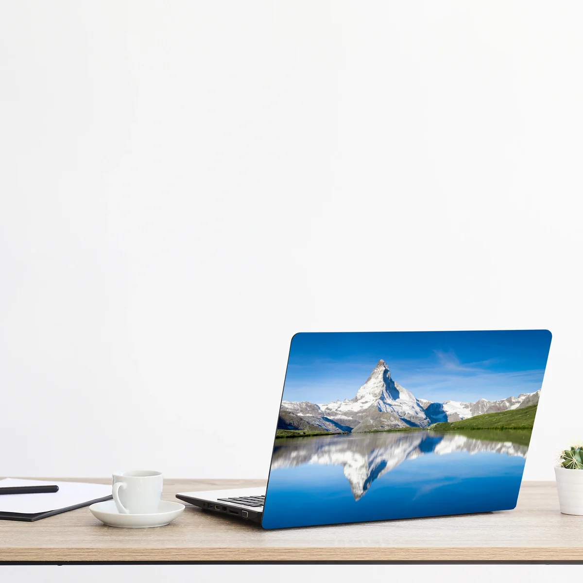 Laptop-Aufkleber majestätische bergspiegelung über alpensee Laptop-Aufkleber majestätische bergspiegelung über alpensee