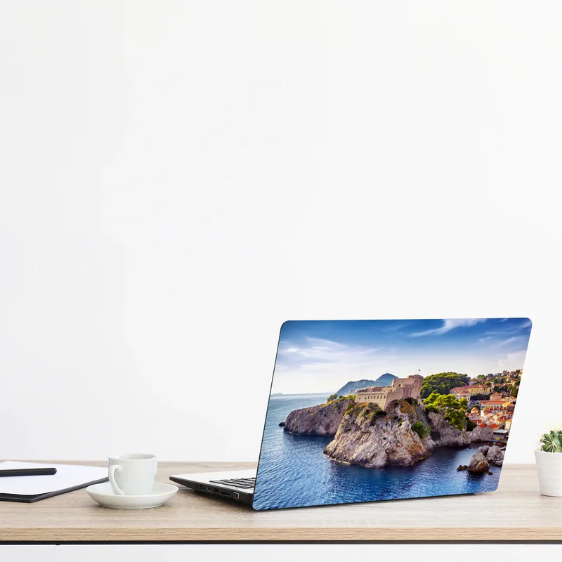 Naklejka na laptopa Dubrownik widok na nadmorską fortecę Naklejka na laptopa Dubrownik widok na nadmorską fortecę