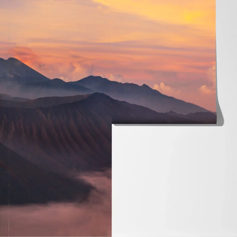 Fototapeta wschodzący balon nad mglistymi górami Fototapeta wschodzący balon nad mglistymi górami