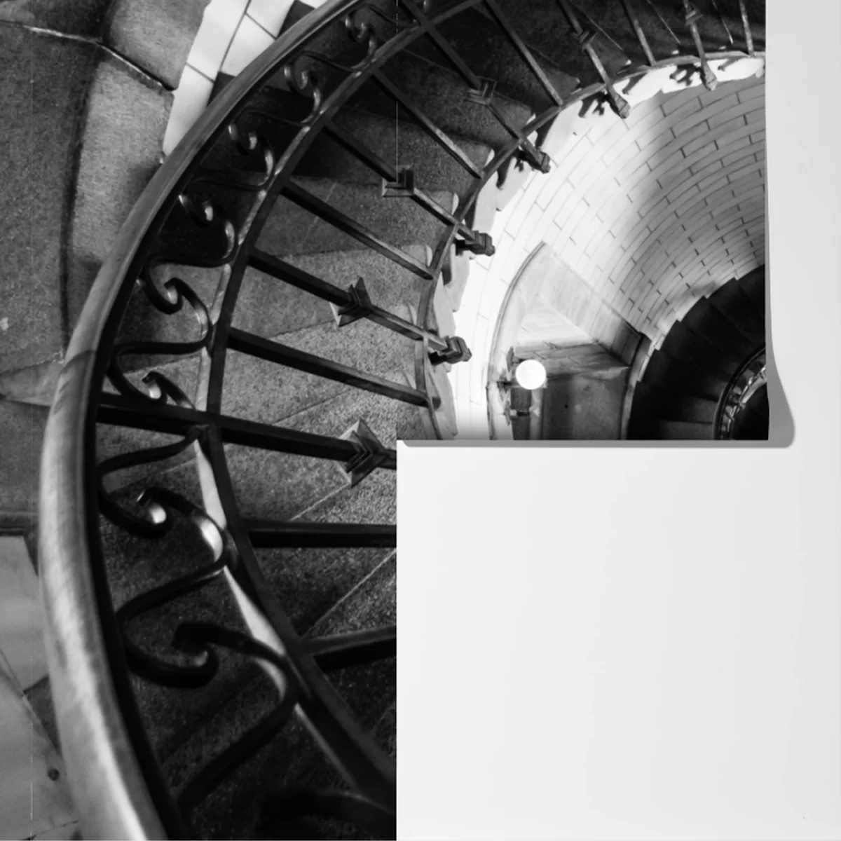 Fototapete spiraltreppe in monochromer perspektive Fototapete spiraltreppe in monochromer perspektive