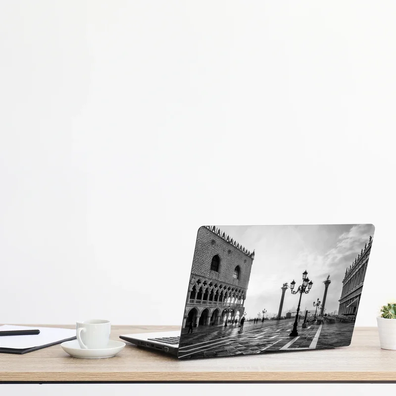 Naklejka na laptopa Wenecja plac w porannej mgle Naklejka na laptopa Wenecja plac w porannej mgle