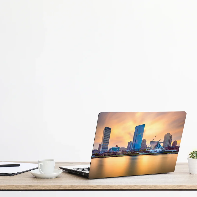 Naklejka na laptopa Milwaukee panorama miasta o zmierzchu Naklejka na laptopa Milwaukee panorama miasta o zmierzchu