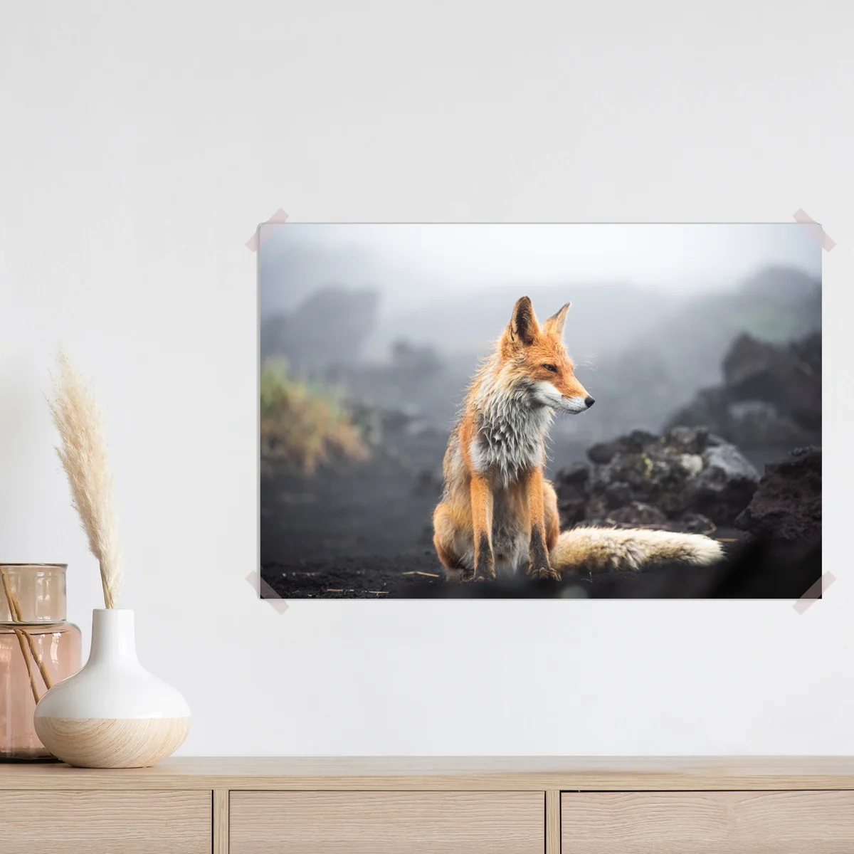 Poster roter fuchs in nebliger landschaft Poster roter fuchs in nebliger landschaft