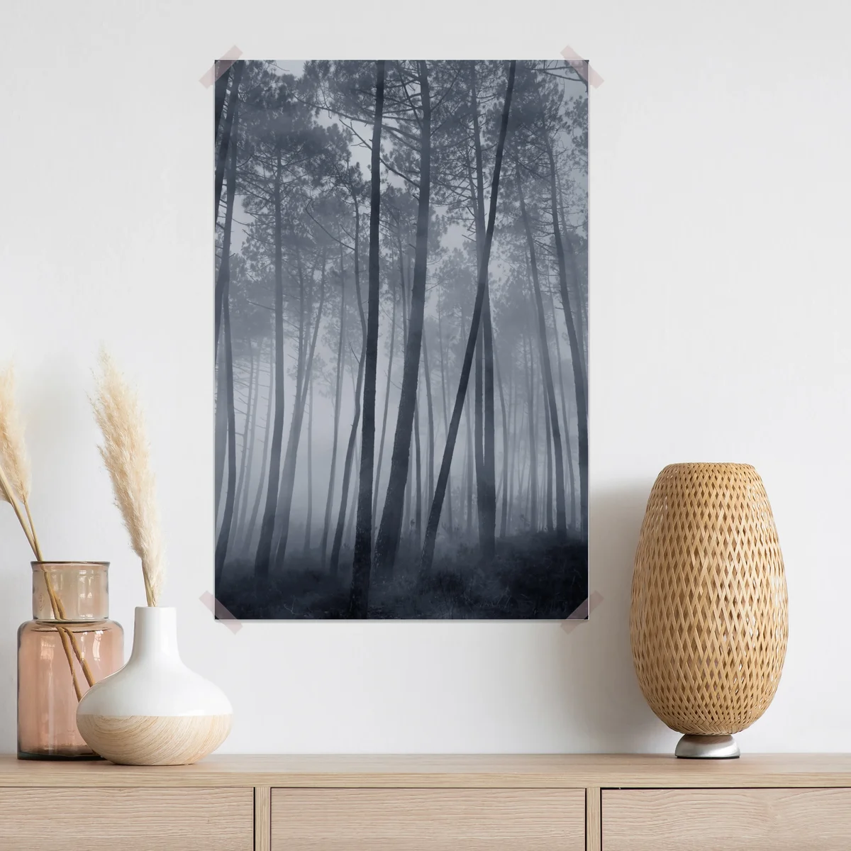 Poster nebliger kiefernwald bei nacht Poster nebliger kiefernwald bei nacht
