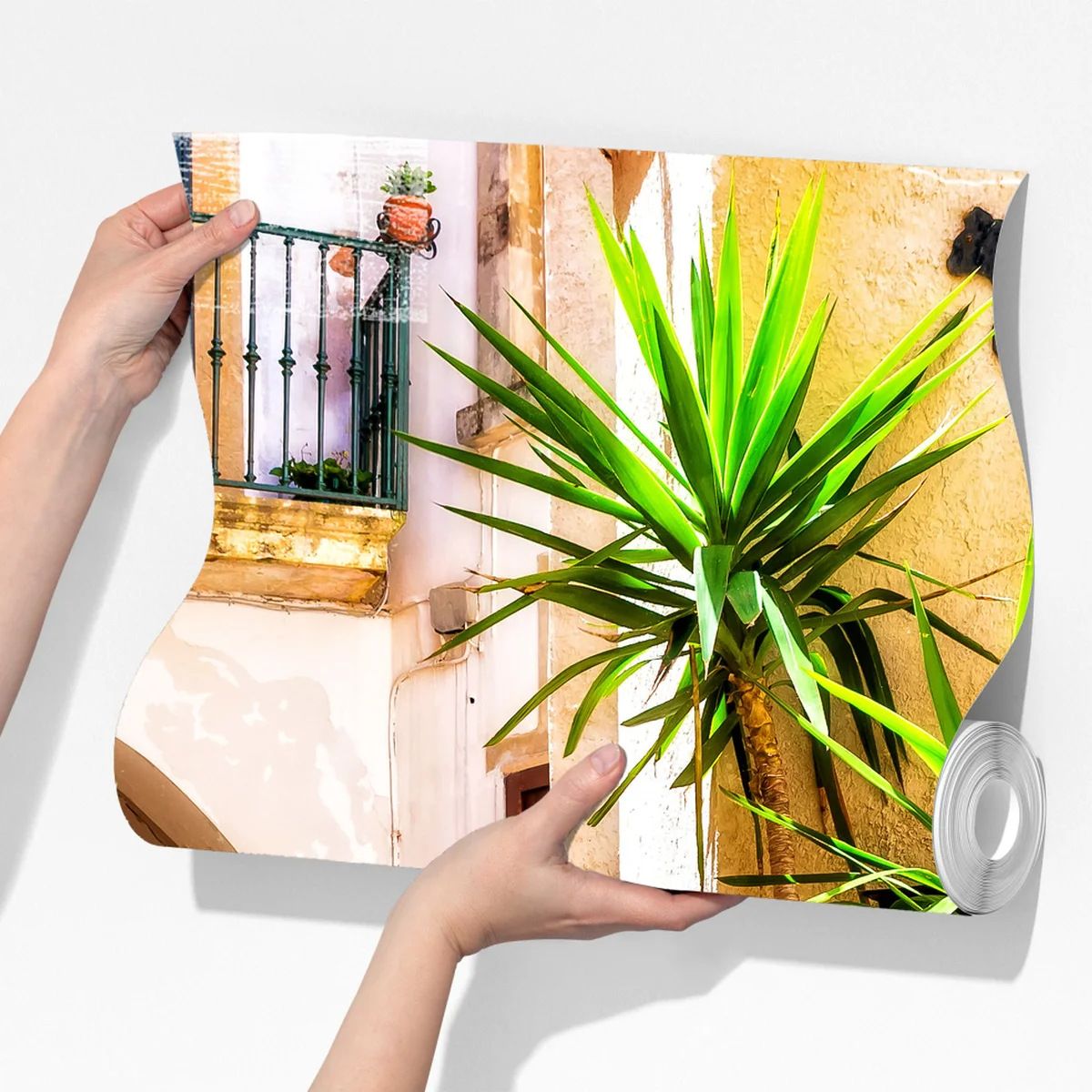 Fototapete sonnige mediterrane gasse mit grünen jalousien Fototapete sonnige mediterrane gasse mit grünen jalousien