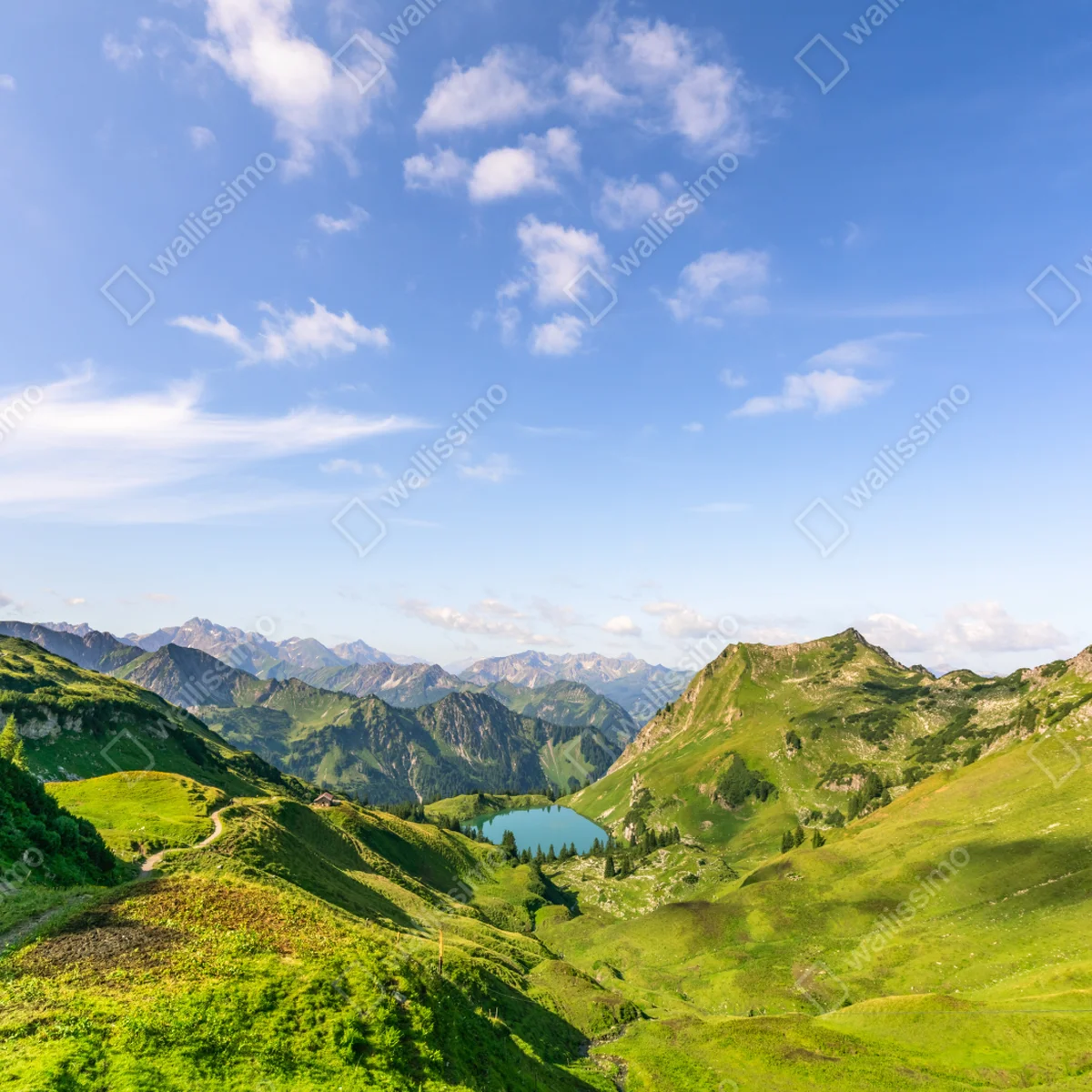 Leinwandbild ruhiger alpensee in den bergen Leinwandbild ruhiger alpensee in den bergen