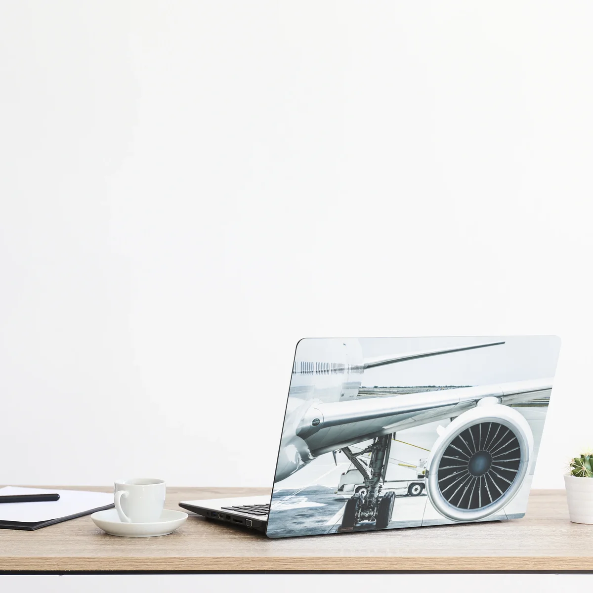 Laptop-Aufkleber nahaufnahme triebwerk am terminal Laptop-Aufkleber nahaufnahme triebwerk am terminal