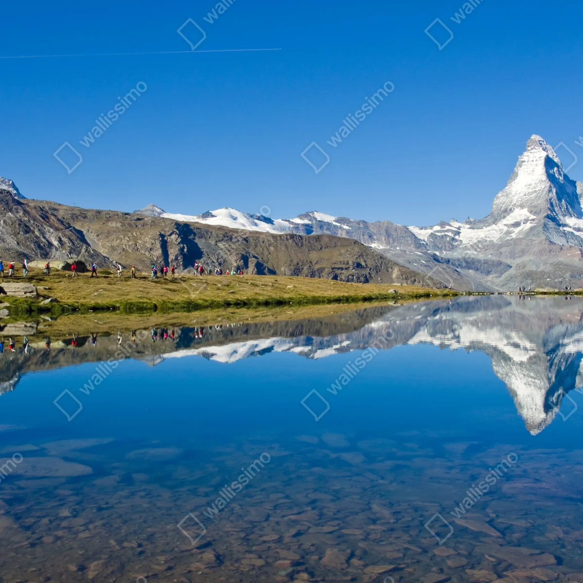 Repositionierbarer Aufkleber alpenberg spiegelung über stillem see Repositionierbarer Aufkleber alpenberg spiegelung über stillem see