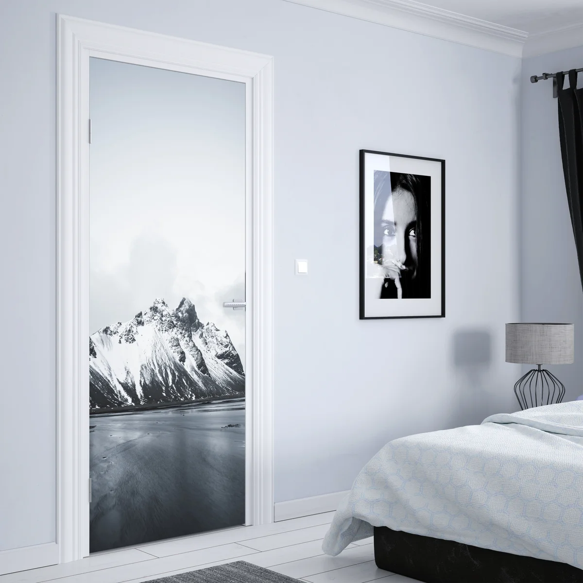 Türaufkleber ruhige schneebedeckte berglandschaft am meer Türaufkleber ruhige schneebedeckte berglandschaft am meer