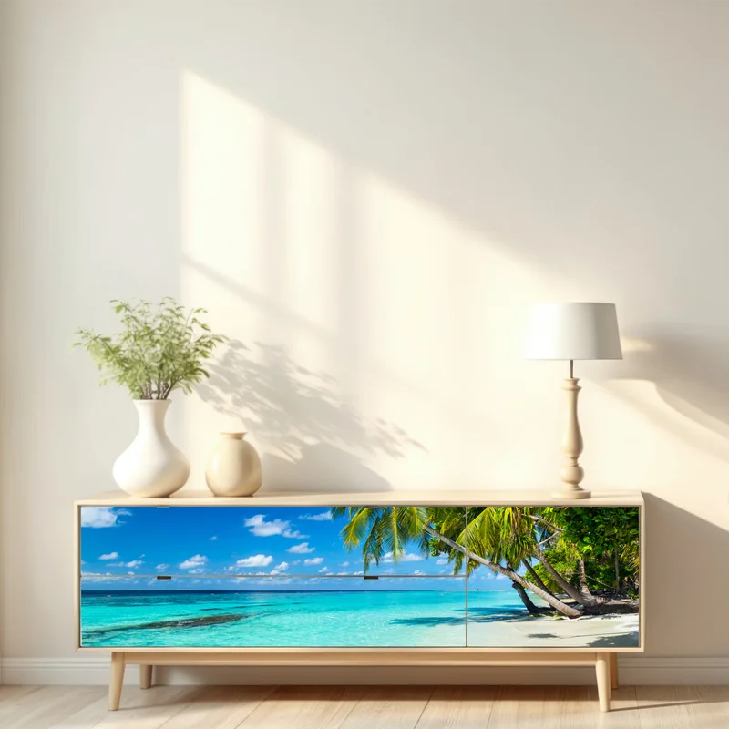 Repositionierbarer Aufkleber tropischer türkisstrand mit geneigten palmen