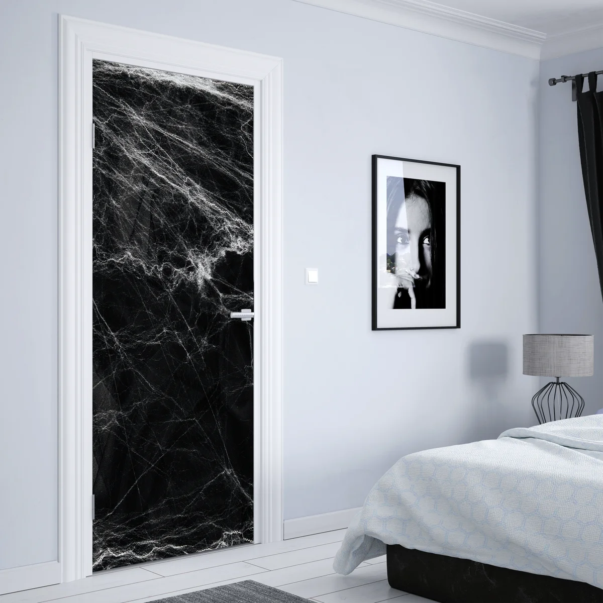 Türaufkleber gespenstisches spinnennetz auf schwarzem hintergrund Türaufkleber gespenstisches spinnennetz auf schwarzem hintergrund