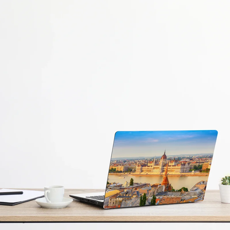 Naklejka na laptopa Budapeszt panorama z parlamentem nad Dunajem Naklejka na laptopa Budapeszt panorama z parlamentem nad Dunajem