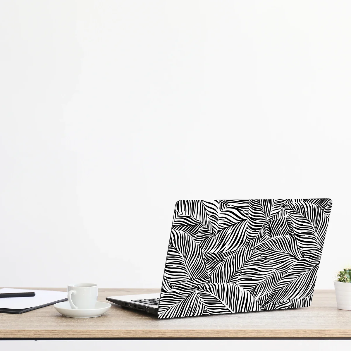 Naklejka na laptopa monochromatyczny wzór tropikalnych liści Naklejka na laptopa monochromatyczny wzór tropikalnych liści