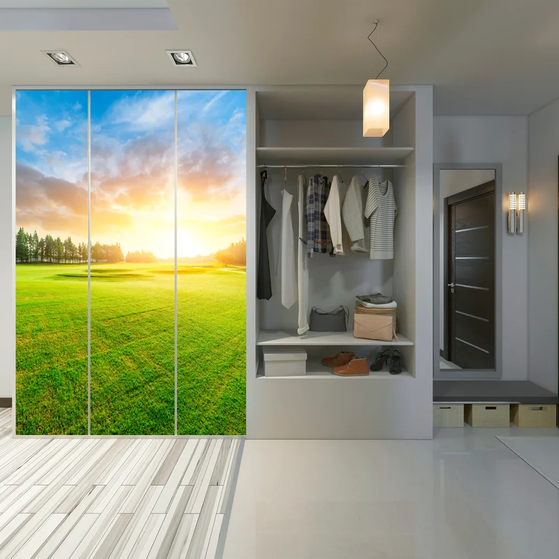 Schrankaufkleber sonnenbeschienene wiese und wald bei sonnenaufgang