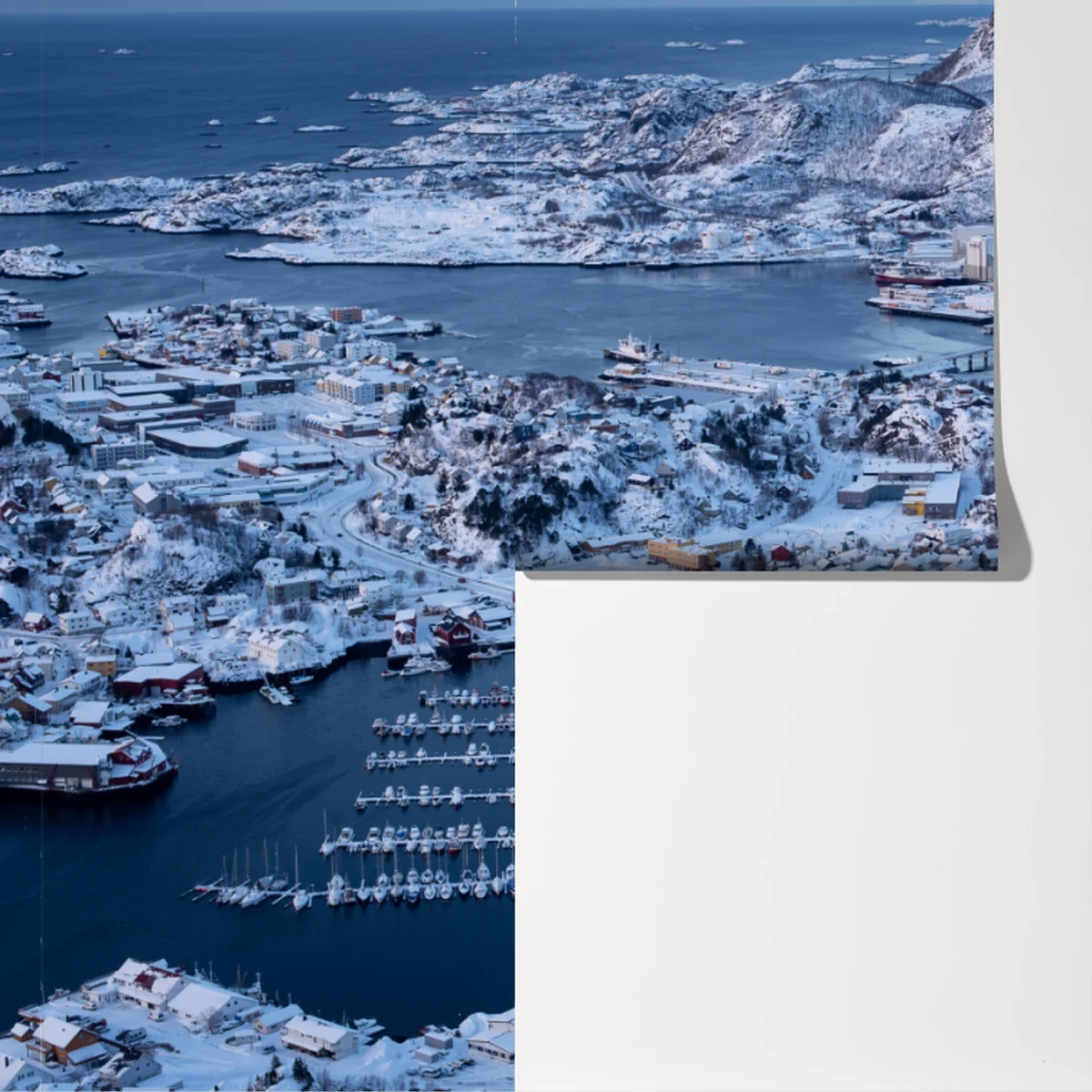 Fototapeta zimowy widok lotniczy portu Svolvaer, Norwegia Fototapeta zimowy widok lotniczy portu Svolvaer, Norwegia