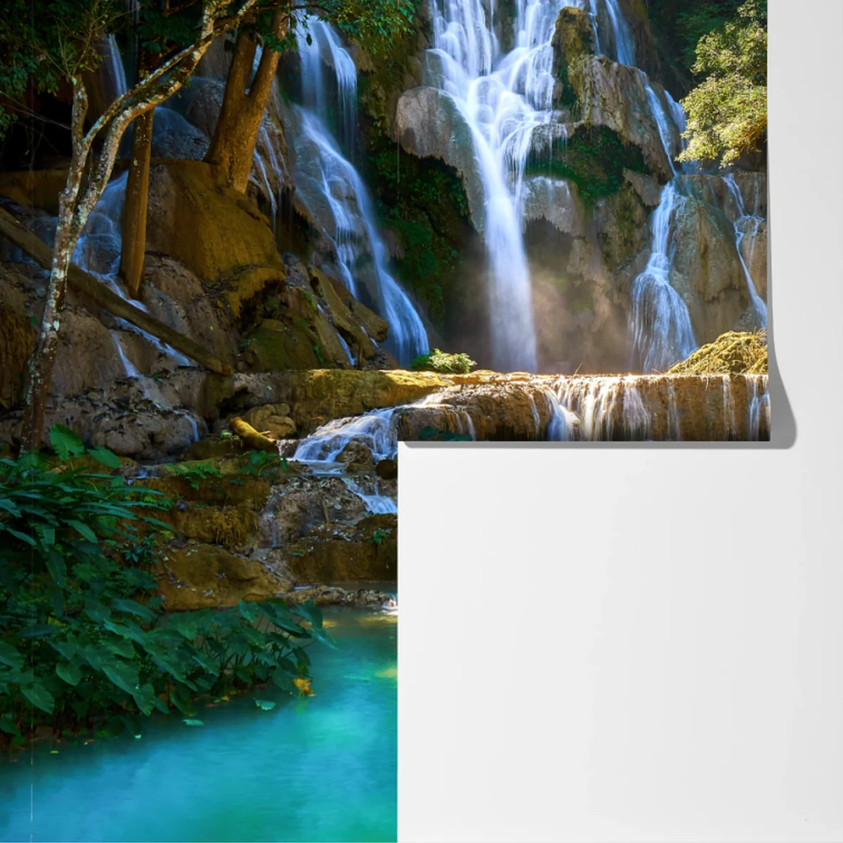 Fototapete türkisfarbener wasserfall im üppigen wald Fototapete türkisfarbener wasserfall im üppigen wald