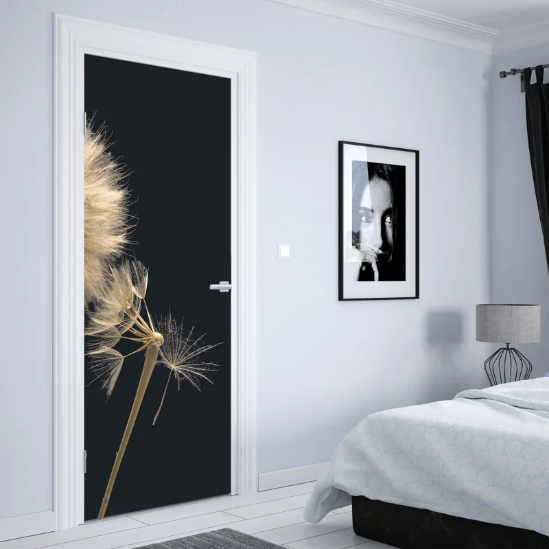 Türaufkleber zarter löwenzahn vor dunklem hintergrund