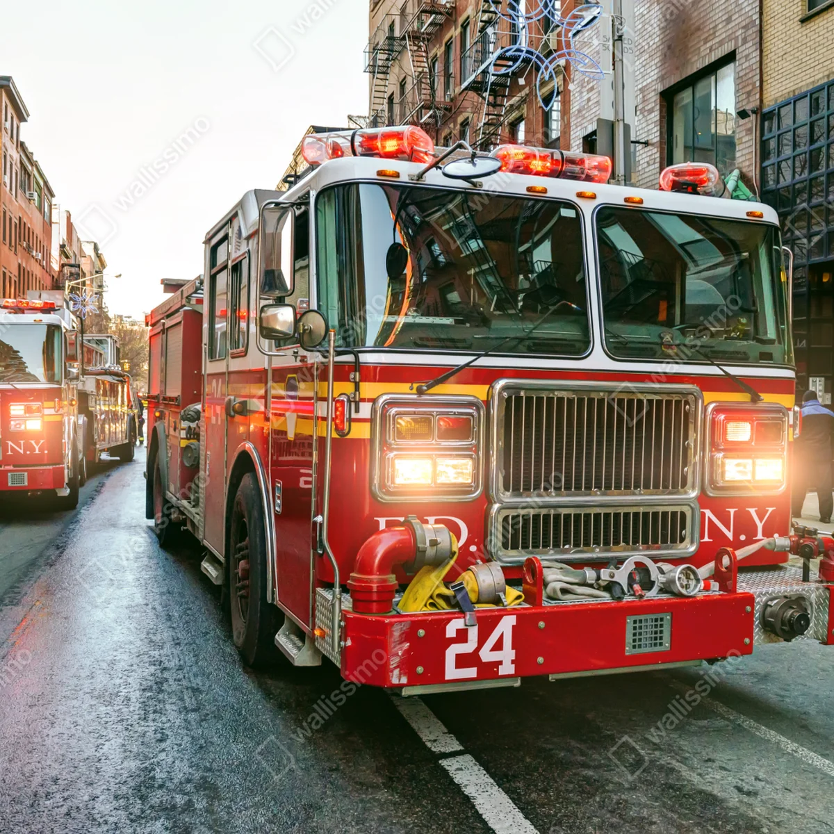 Fototapete feuerwehrautos auf einer straße in Manhattan, New York Fototapete feuerwehrautos auf einer straße in Manhattan, New York