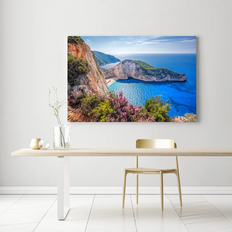 Leinwandbild Navagio strand sonnenuntergang mit türkisblauem meer und wildblumen Leinwandbild Navagio strand sonnenuntergang mit türkisblauem meer und wildblumen