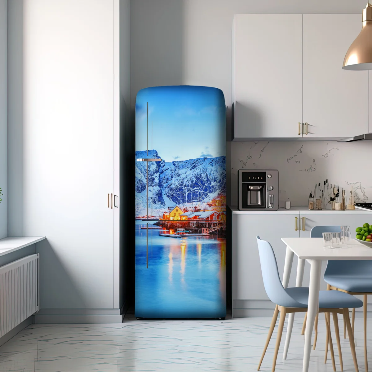 Kühlschrankaufkleber verschneites küstendorf unter hohen bergen Kühlschrankaufkleber verschneites küstendorf unter hohen bergen