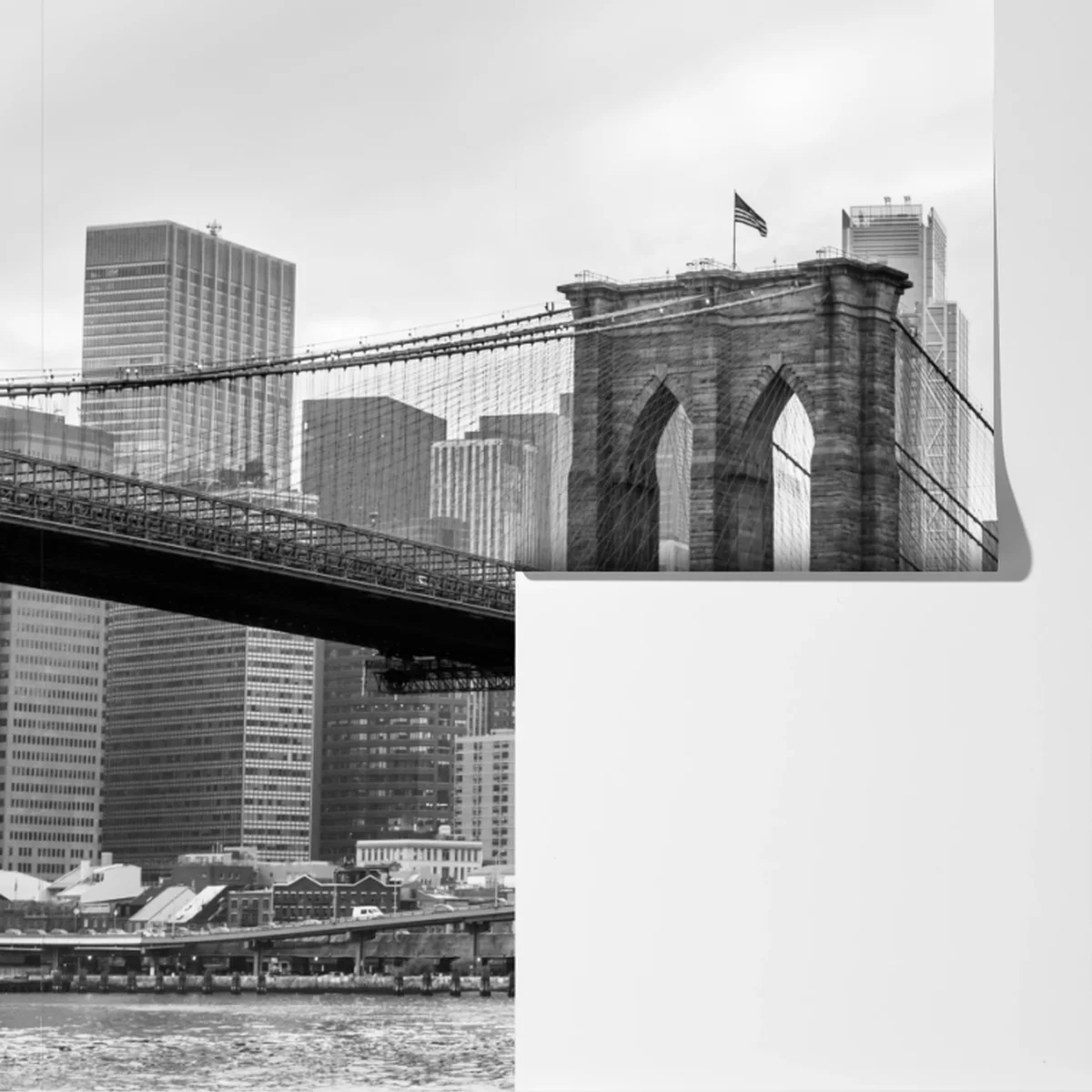 Fototapete Brooklyn Bridge und New York skyline in graustufen Fototapete Brooklyn Bridge und New York skyline in graustufen