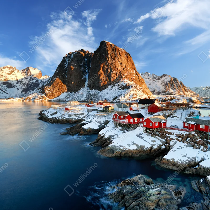 Repositionierbarer Aufkleber sonnenbeschienenes Hamnøy am fjord Repositionierbarer Aufkleber sonnenbeschienenes Hamnøy am fjord
