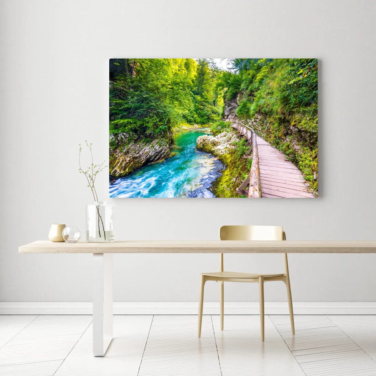 Leinwandbild türkisfarbener fluss und holzsteg im wald Leinwandbild türkisfarbener fluss und holzsteg im wald