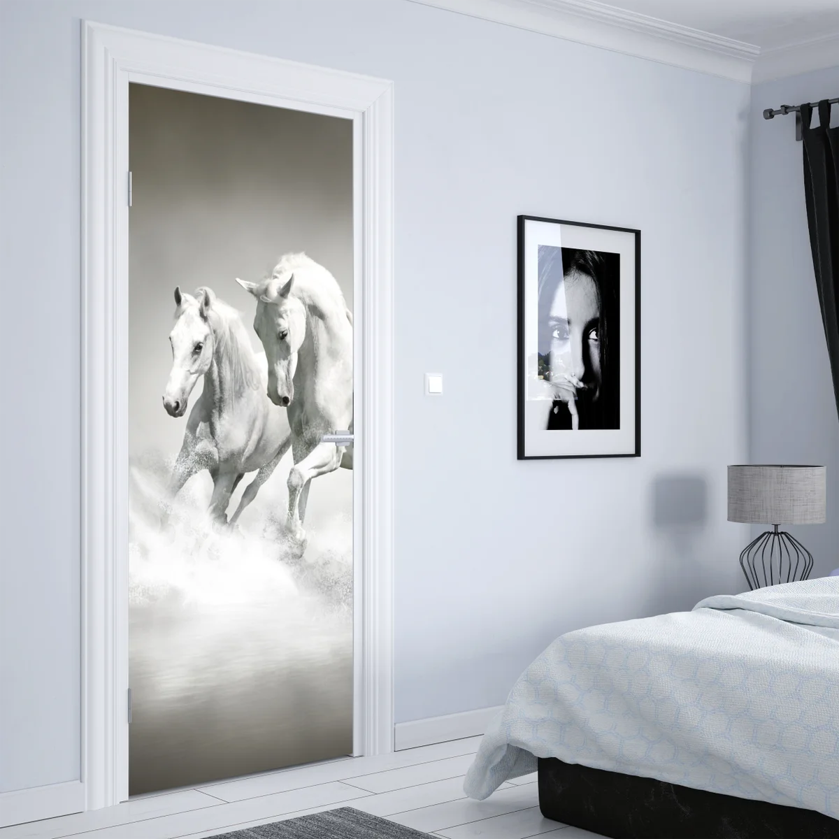 Türaufkleber drei weiße pferde im galopp durch wasser Türaufkleber drei weiße pferde im galopp durch wasser