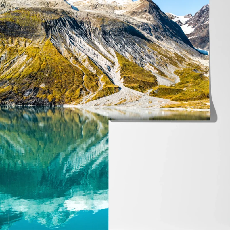 Fototapete ruhiger alpensee mit schneebedeckten gipfeln Fototapete ruhiger alpensee mit schneebedeckten gipfeln