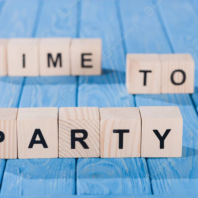 Leinwandbild Nahaufnahme von arrangierten Holzklötzen in die Zeit, um Phrase auf blauer Holzoberfläche zu feiern • Leinwandbilder bei Wallnifity® Leinwandbild Nahaufnahme von arrangierten Holzklötzen in die Zeit, um Phrase auf blauer Holzoberfläche zu feiern • Leinwandbilder bei Wallnifity®