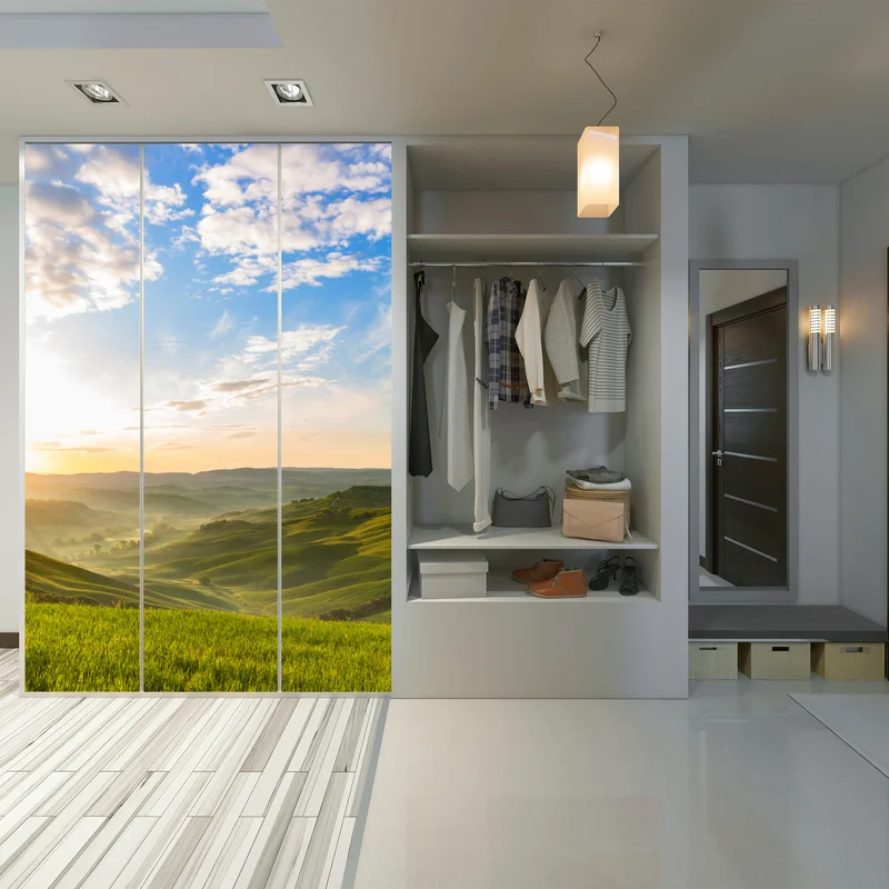 Schrankaufkleber sonnenaufgang über nebligen hügeln