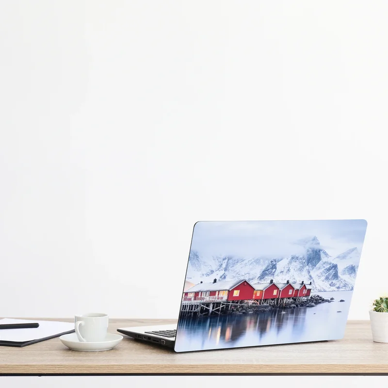 Laptop-Aufkleber sonnenaufgang über den roten hütten der Lofoten