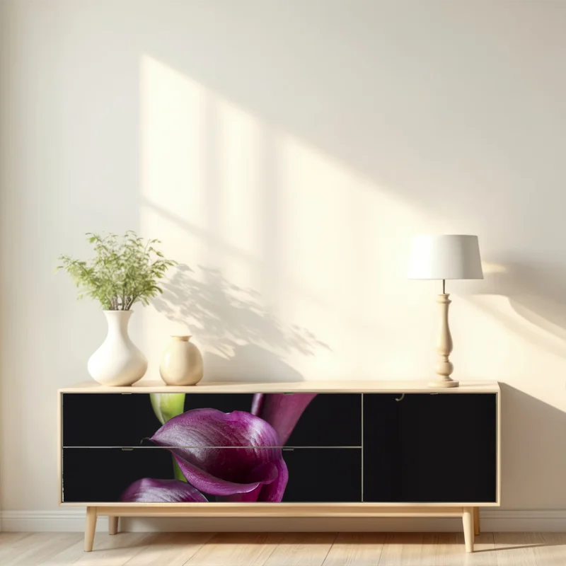 Repositionierbarer Aufkleber elegante violette und weiße callas