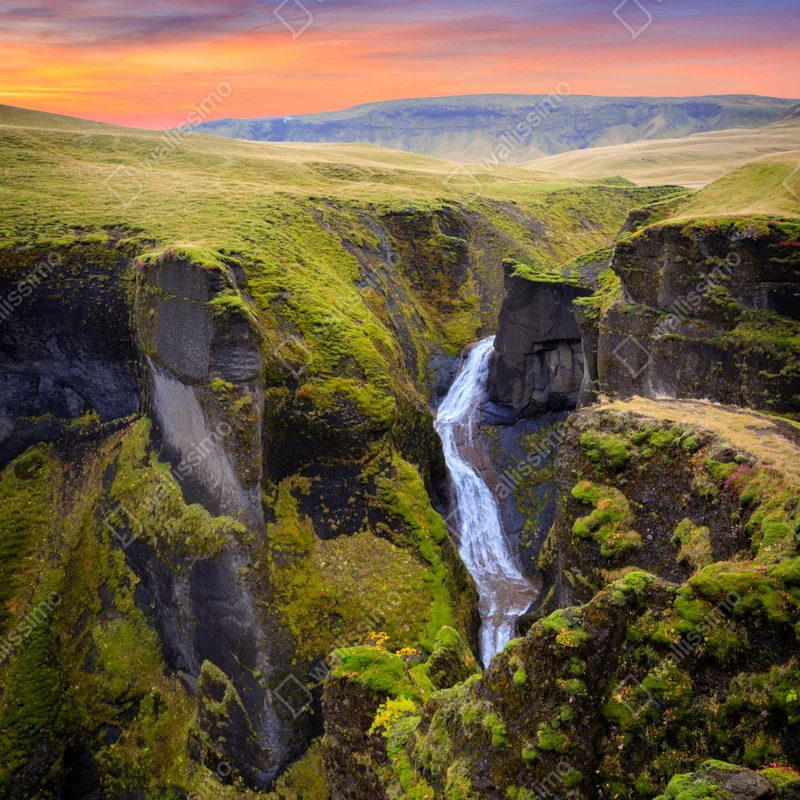 Poster Fjadrargljufur schlucht bei sonnenuntergang Poster Fjadrargljufur schlucht bei sonnenuntergang