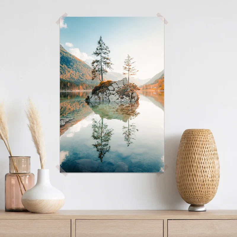 Poster sonnenbeleuchtete felsinsel am Hintersee Poster sonnenbeleuchtete felsinsel am Hintersee