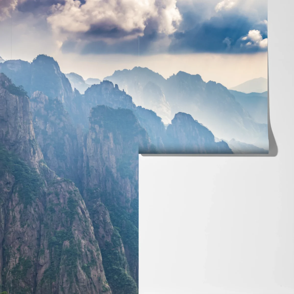 Fototapete neblige bergklippen mit sonnenstrahlen Fototapete neblige bergklippen mit sonnenstrahlen