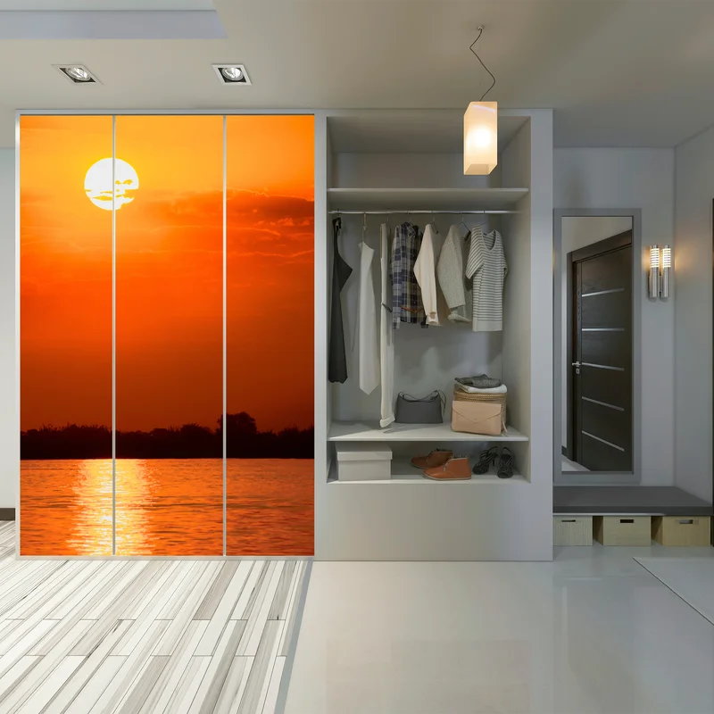 Schrankaufkleber goldener sonnenuntergang über ruhigem see