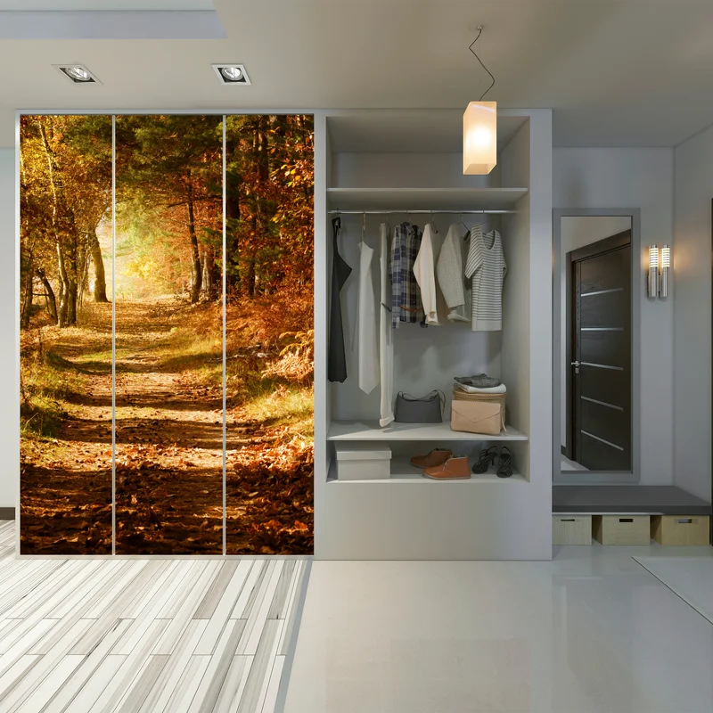 Schrankaufkleber herbstlicher waldweg mit goldenem licht