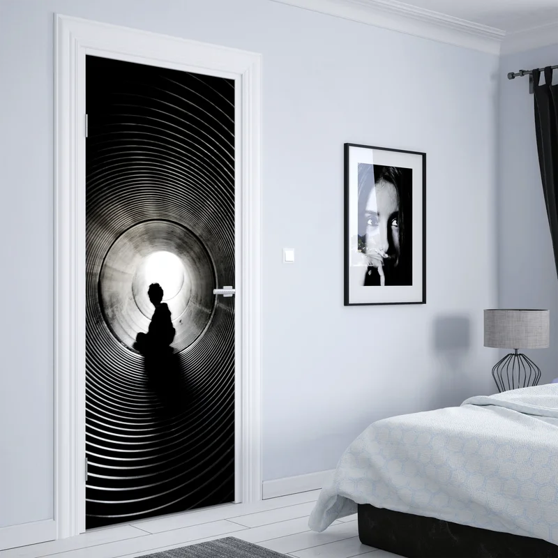 Türaufkleber silhouette in einem spiraltunnel
