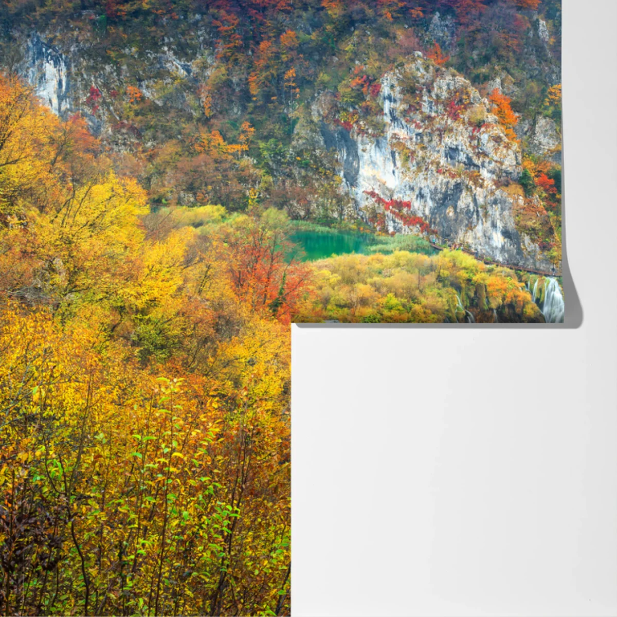 Fototapeta jesienne wodospady w malowniczym lesie Fototapeta jesienne wodospady w malowniczym lesie