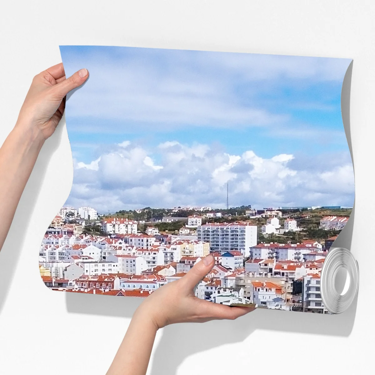 Fototapete luftaufnahme einer küstenstadt mit tosenden wellen Fototapete luftaufnahme einer küstenstadt mit tosenden wellen