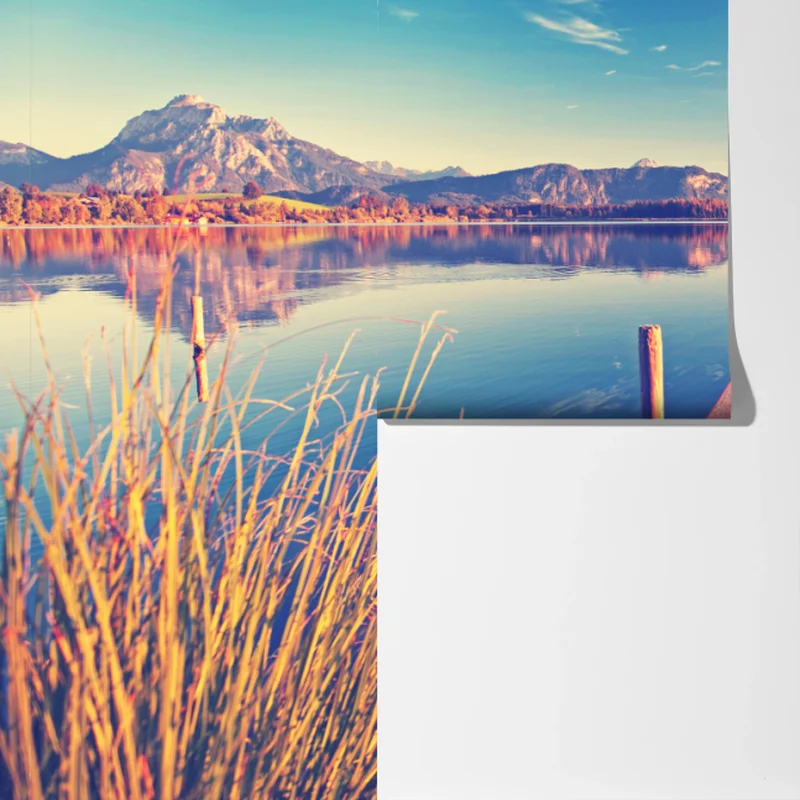 Fototapete holzsteg am bergsee bei sonnenaufgang Fototapete holzsteg am bergsee bei sonnenaufgang