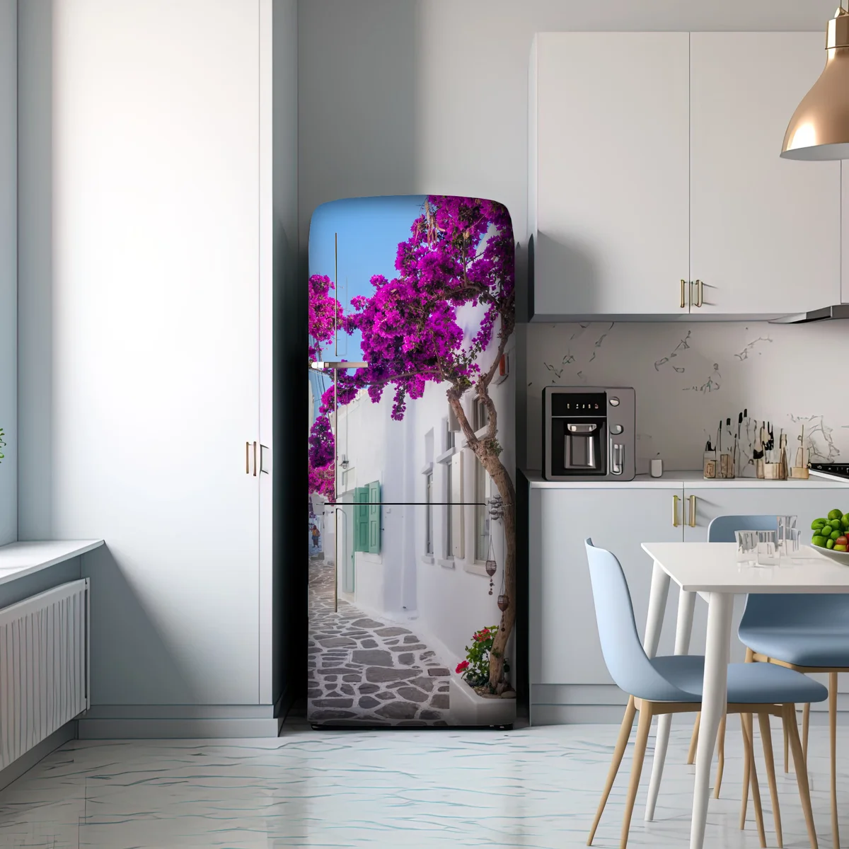 Kühlschrankaufkleber sonnige mediterrane gasse mit bougainvillea Kühlschrankaufkleber sonnige mediterrane gasse mit bougainvillea