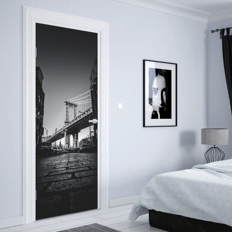 Türaufkleber Manhattan brücke perspektive über kopfsteinpflaster