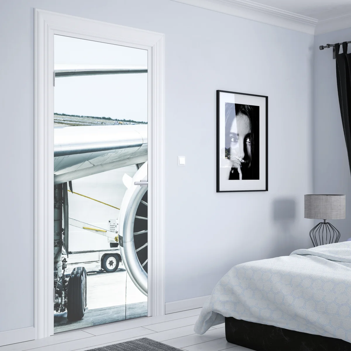 Türaufkleber nahaufnahme triebwerk am terminal Türaufkleber nahaufnahme triebwerk am terminal